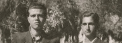 1942. John Androulakis und Helias Doundoulakis in Iraklio Kreta als Schüler und Mitglieder der Organisation von George. Außer einer Handgranate trug Androulakis auch immer eine Pistole mit sich, in seiner Manteltasche.